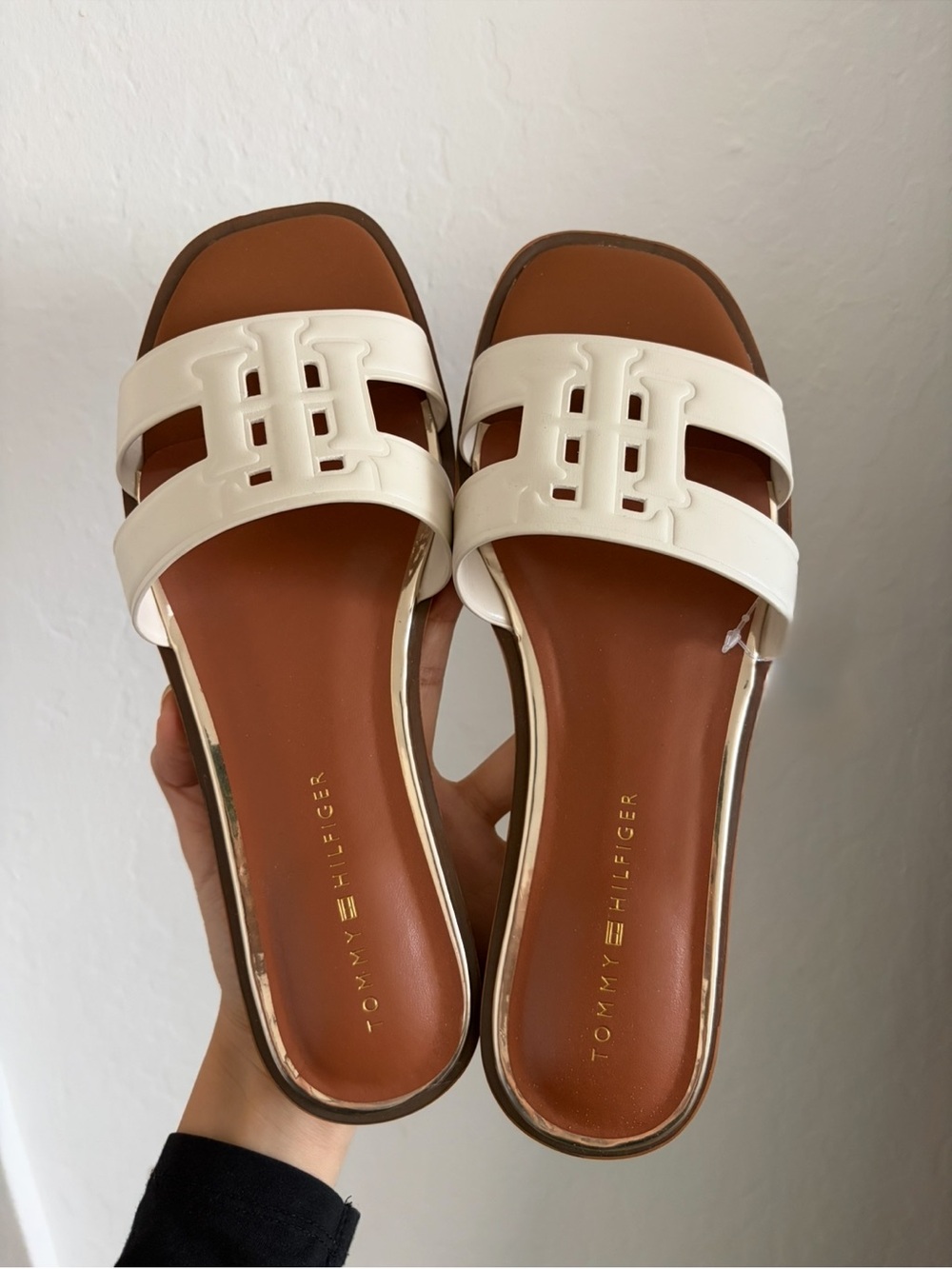 NEW Tommy Hilfiger Women’s Terenz Logo Strap Flat Slide Sandals Size 7.5 - Tan